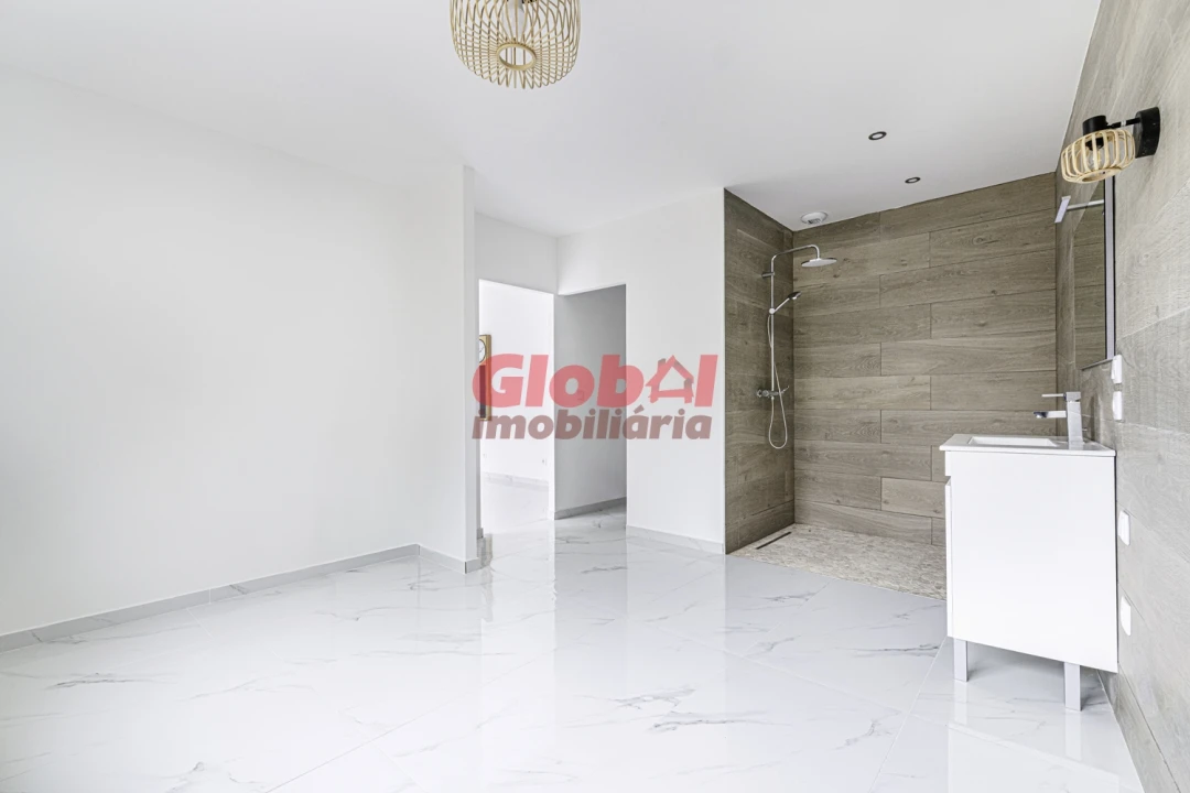 Moradia T1 para Venda em Barreiros e Cepões Foto 3