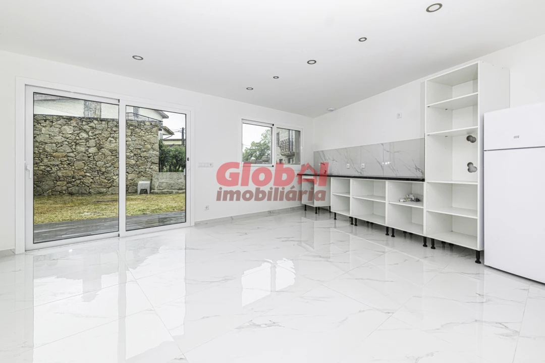Moradia T1 para Venda em Barreiros e Cepões Foto 1