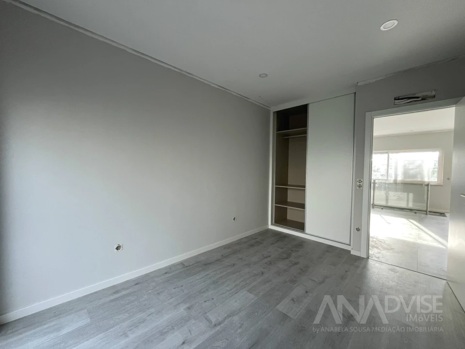 Apartamento T4 para Venda em Rio de Loba Foto 12
