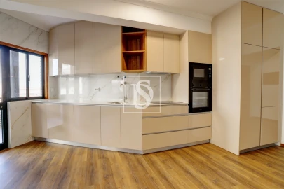 Apartamento T3 para Venda em Aver-O-Mar, Amorim e Terroso