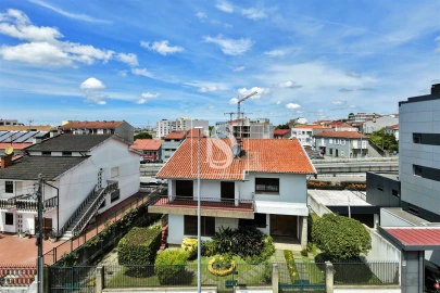 Moradia T6 para Venda em Paranhos