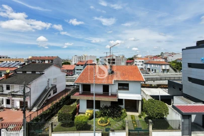 Moradia T6 para Venda em Paranhos