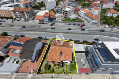 Moradia T6 para Venda em Paranhos