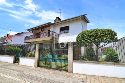 Moradia T6 para Venda em Paranhos