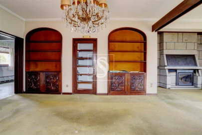 Moradia T6 para Venda em Paranhos