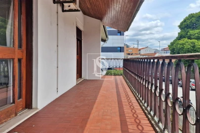 Moradia T6 para Venda em Paranhos