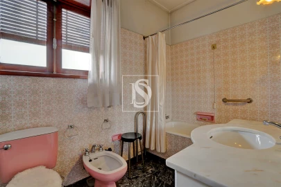 Moradia T6 para Venda em Paranhos
