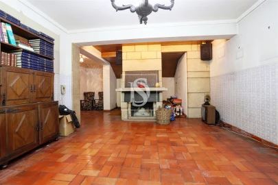Moradia T6 para Venda em Paranhos