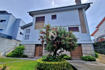 Moradia T6 para Venda em Paranhos