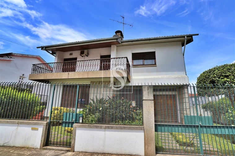 Moradia T6 para Venda em Paranhos Foto 3