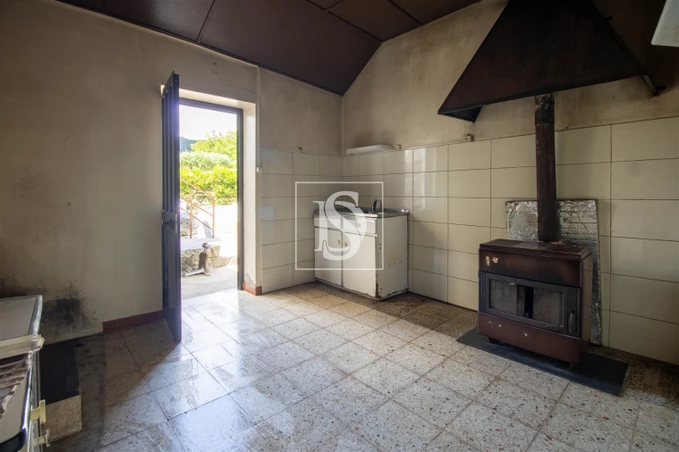 Moradia T2 para Venda em Telões Foto 32