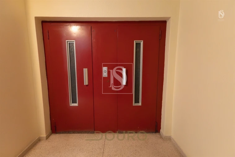 Apartamento T3 para Venda em Vilar de Andorinho Foto 24