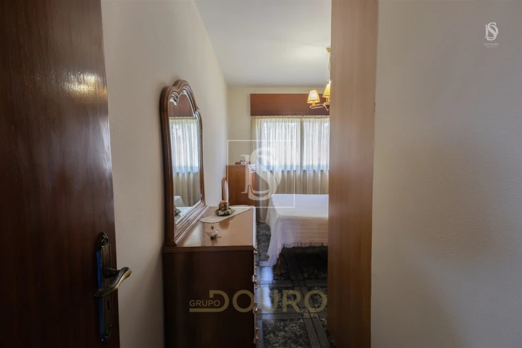 Apartamento T3 para Venda em Vilar de Andorinho Foto 9