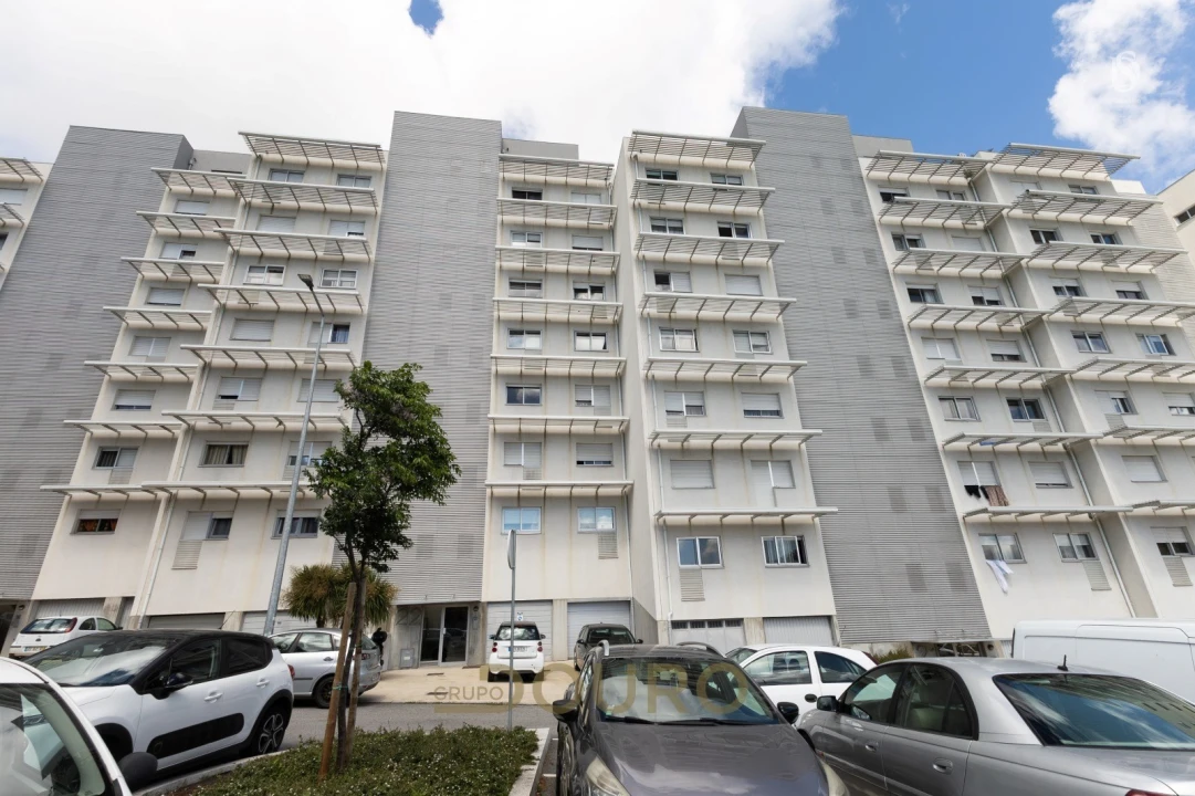 Apartamento T3 para Venda em Vilar de Andorinho Foto 1