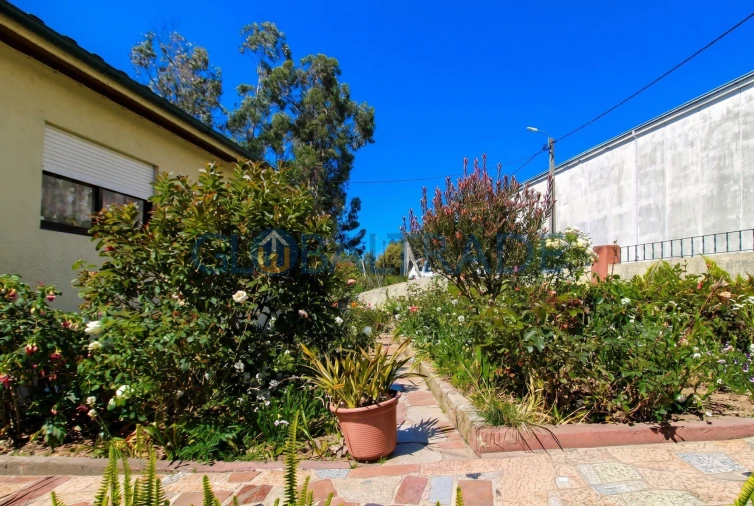 Moradia T2 para Venda em Milheiros Foto 4