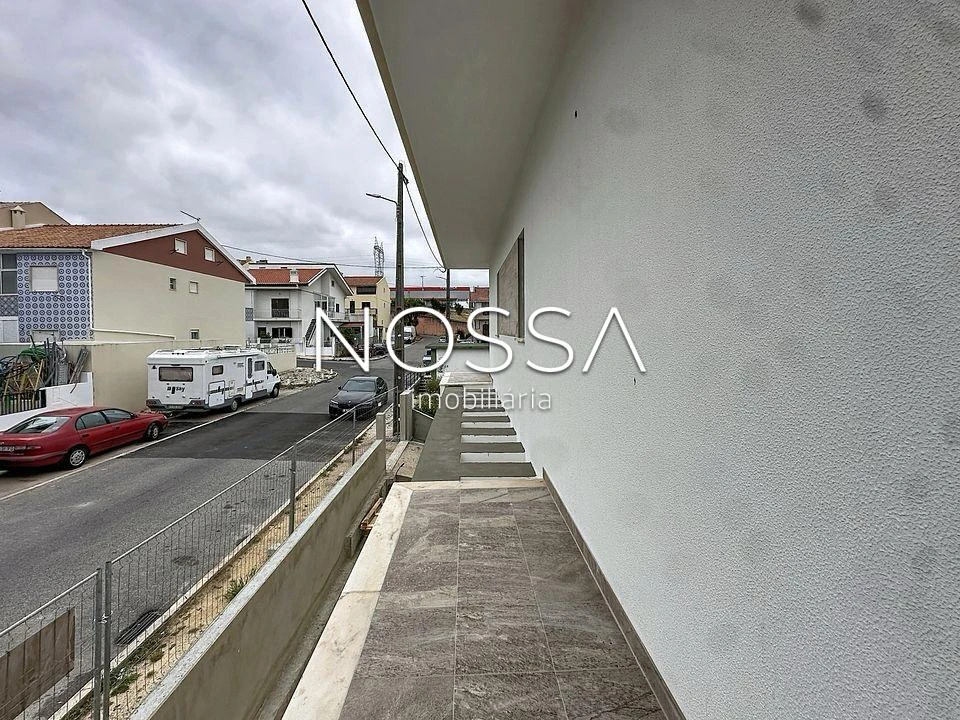 Moradia T4 para Venda em Pontinha e Famões Foto 11