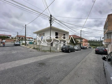 Moradia T4 para Venda em Pontinha e Famões