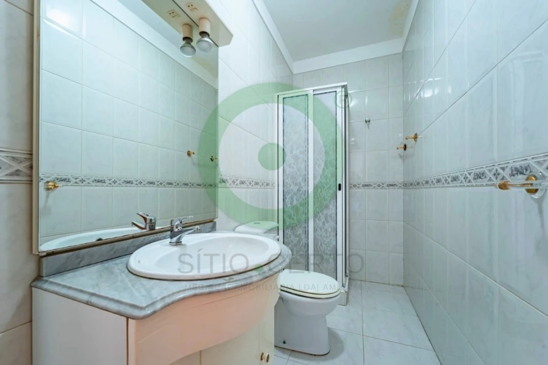 Apartamento T2 para Venda em Canelas Foto 10