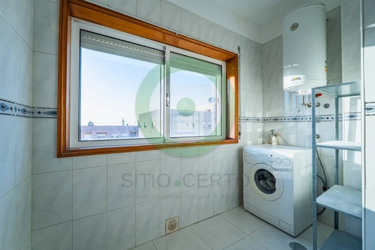 Apartamento T2 para Venda em Canelas Foto 8