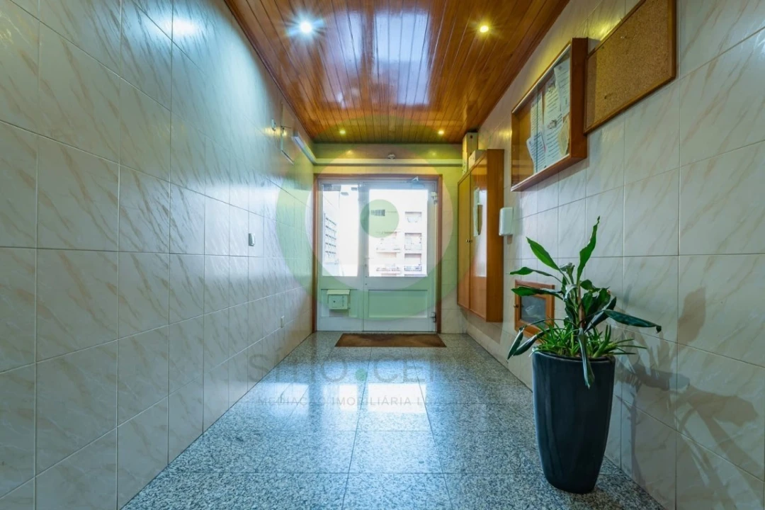 Apartamento T2 para Venda em Canelas Foto 16