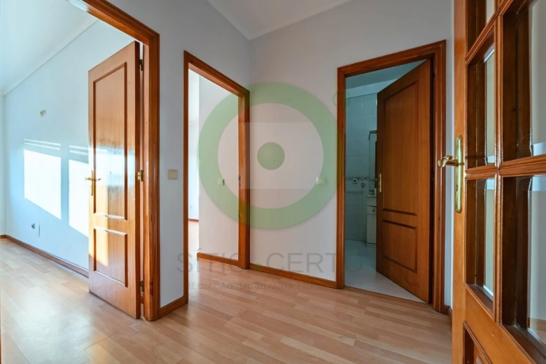 Apartamento T2 para Venda em Canelas Foto 6