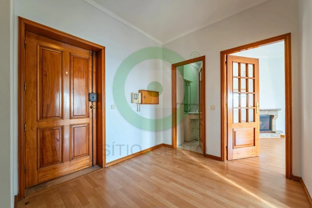 Apartamento T2 para Venda em Canelas Foto 3