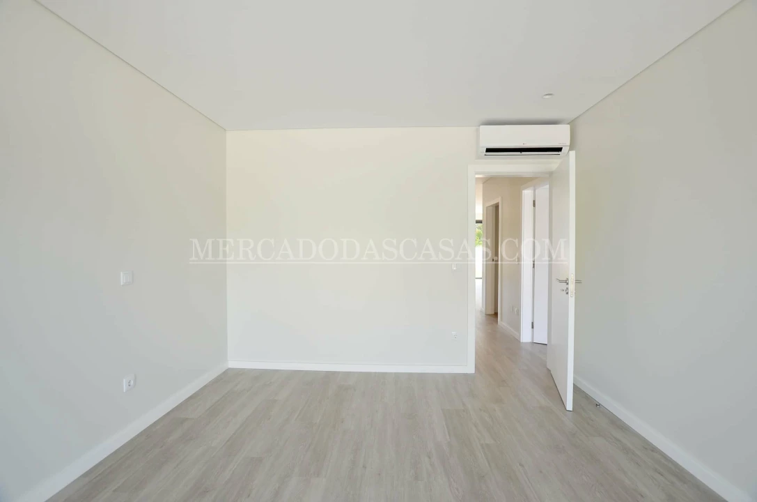 Moradia T4 para Venda em Anta e Guetim Foto 9