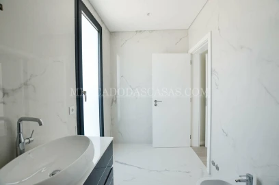 Moradia T4 para Venda em Anta e Guetim