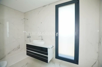 Moradia T4 para Venda em Anta e Guetim