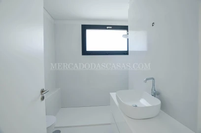 Moradia T4 para Venda em Anta e Guetim
