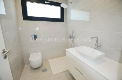 Moradia T4 para Venda em Anta e Guetim