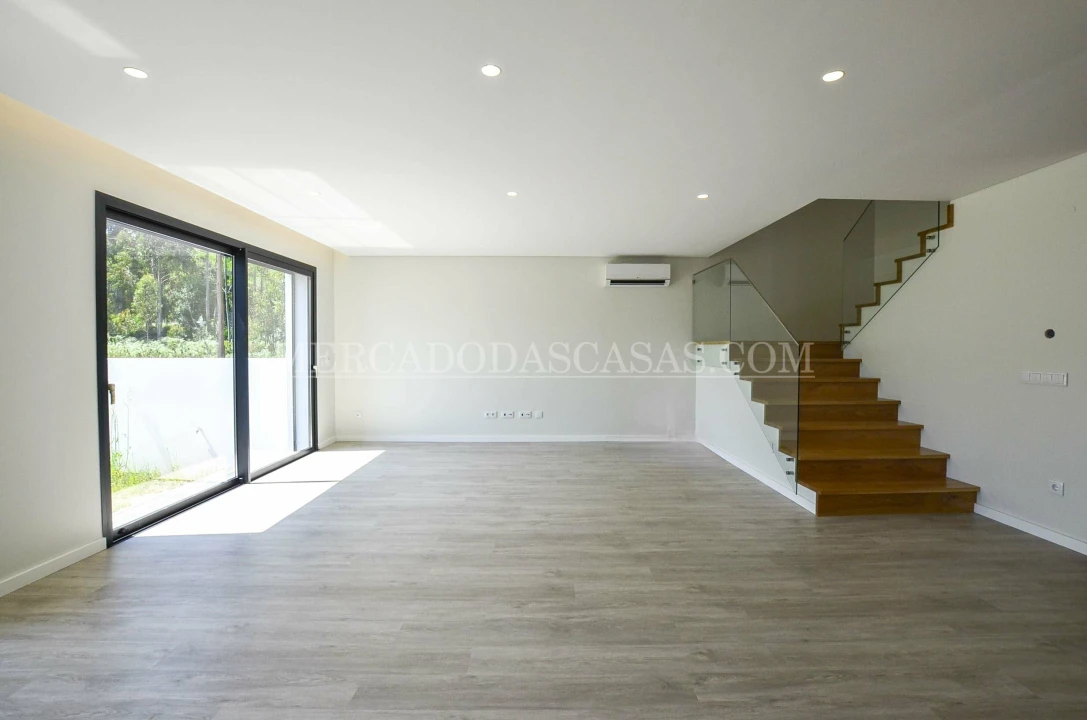 Moradia T4 para Venda em Anta e Guetim Foto 1