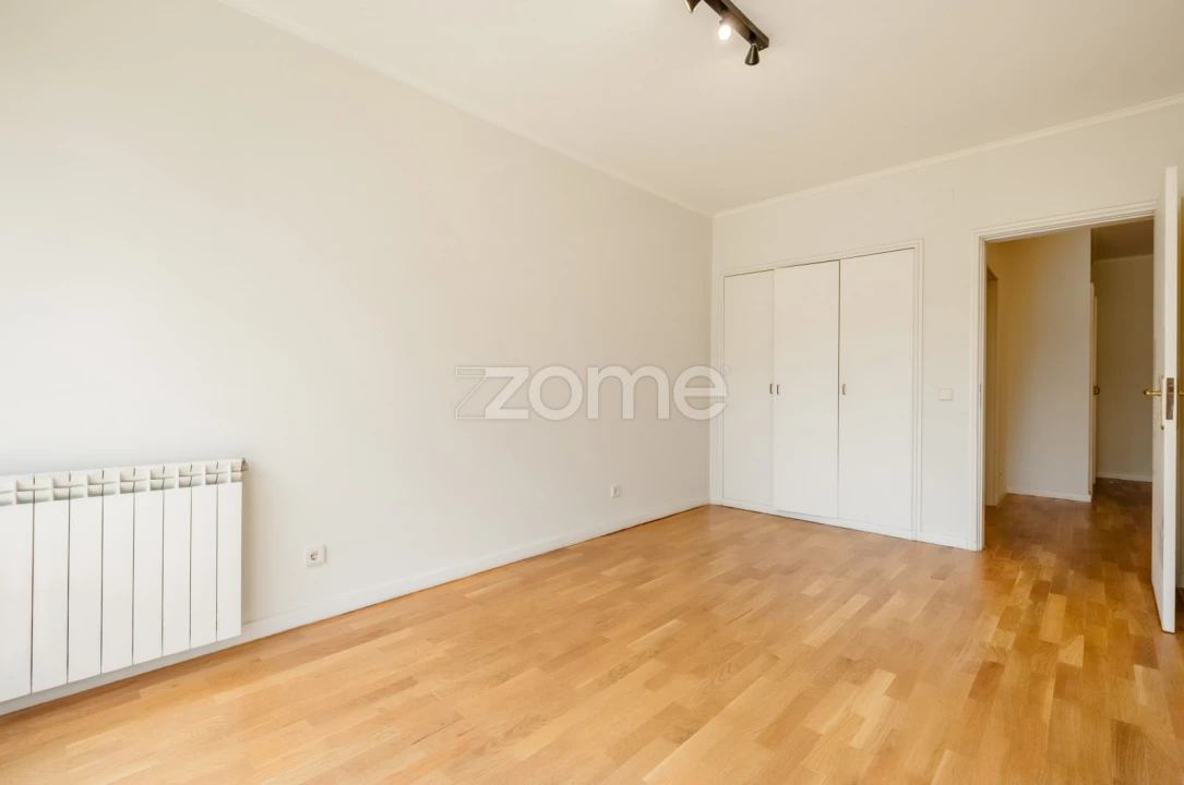Apartamento T3 para Arrendamento em Aldoar, Foz do Douro e Nevogilde Foto 25