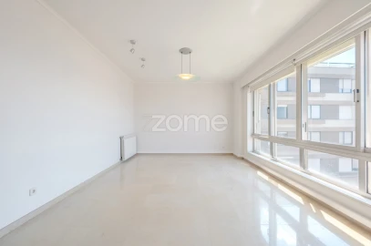 Apartamento T3 para Arrendamento em Aldoar, Foz do Douro e Nevogilde