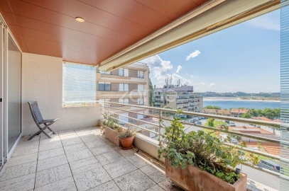 Apartamento T3 para Arrendamento em Aldoar, Foz do Douro e Nevogilde