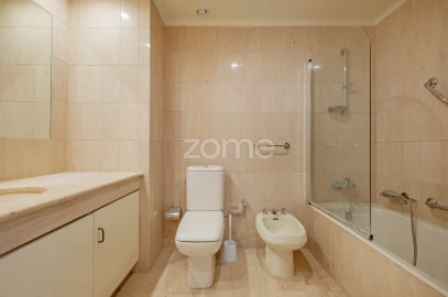 Apartamento T3 para Arrendamento em Aldoar, Foz do Douro e Nevogilde