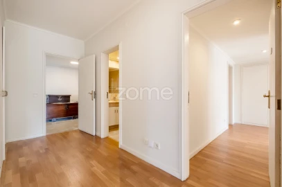Apartamento T3 para Arrendamento em Aldoar, Foz do Douro e Nevogilde