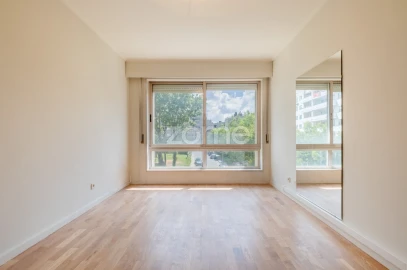 Apartamento T3 para Arrendamento em Aldoar, Foz do Douro e Nevogilde