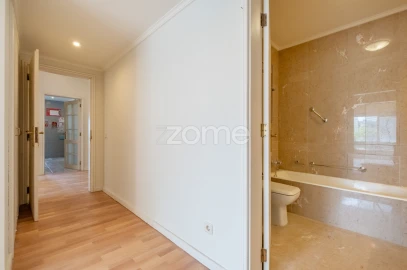 Apartamento T3 para Arrendamento em Aldoar, Foz do Douro e Nevogilde