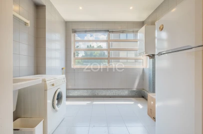 Apartamento T3 para Arrendamento em Aldoar, Foz do Douro e Nevogilde