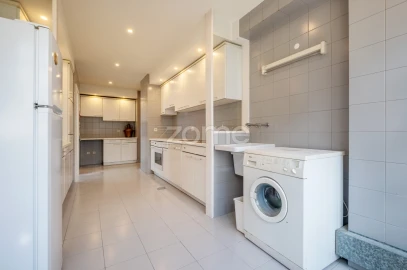 Apartamento T3 para Arrendamento em Aldoar, Foz do Douro e Nevogilde