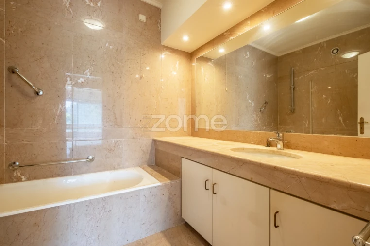 Apartamento T3 para Arrendamento em Aldoar, Foz do Douro e Nevogilde Foto 32
