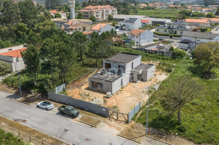 Moradia T4 para Venda em Serzedo e Perosinho Foto 4