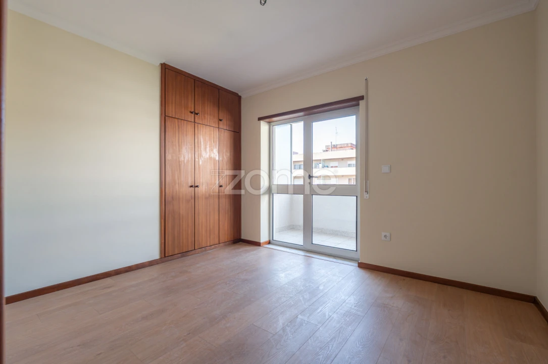 Apartamento T1 para Venda em Tamengos, Aguim e Óis do Bairro Foto 5