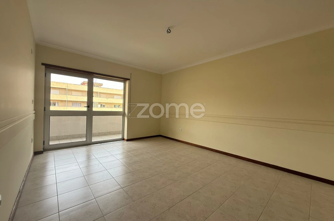 Apartamento T1 para Venda em Tamengos, Aguim e Óis do Bairro Foto 3