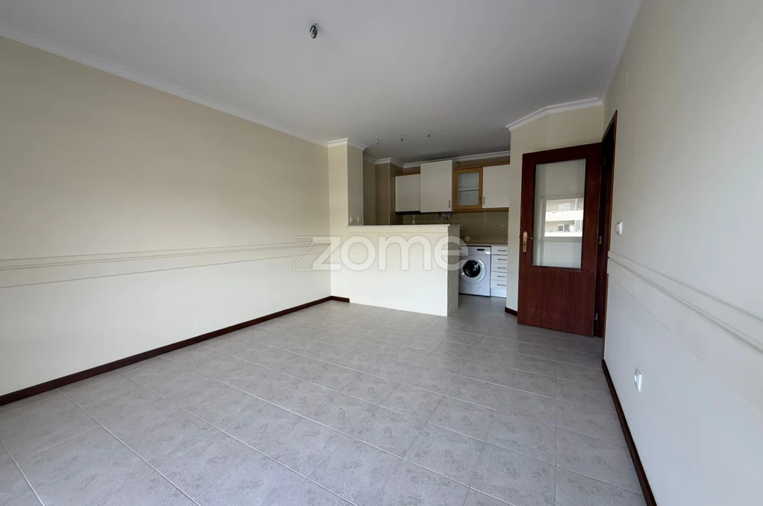 Apartamento T1 para Venda em Tamengos, Aguim e Óis do Bairro Foto 1