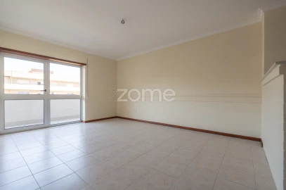 Apartamento T1 para Venda em Tamengos, Aguim e Óis do Bairro