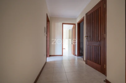 Apartamento T1 para Venda em Tamengos, Aguim e Óis do Bairro