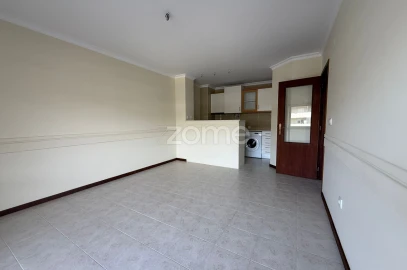 Apartamento T1 para Venda em Tamengos, Aguim e Óis do Bairro