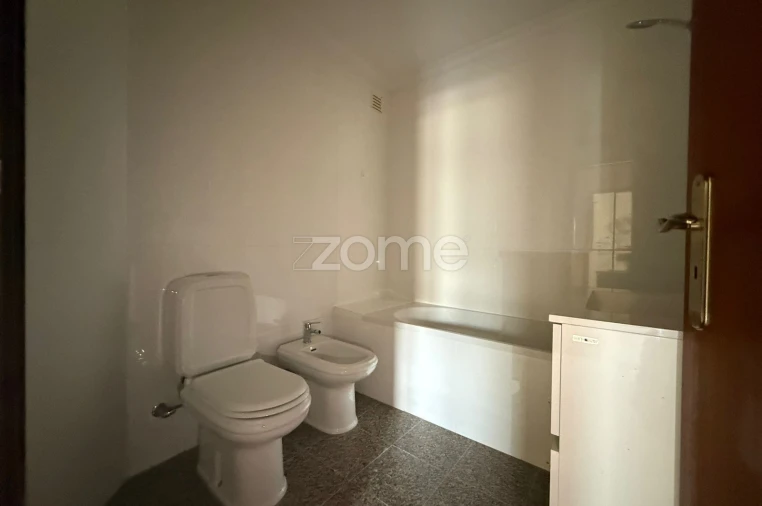 Apartamento T1 para Venda em Tamengos, Aguim e Óis do Bairro Foto 8